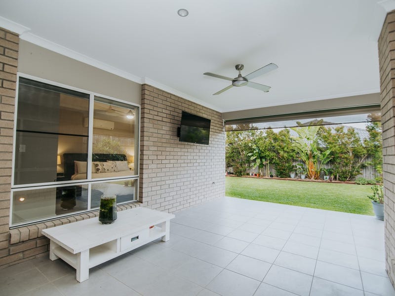 Smart  Modern Family Home 16