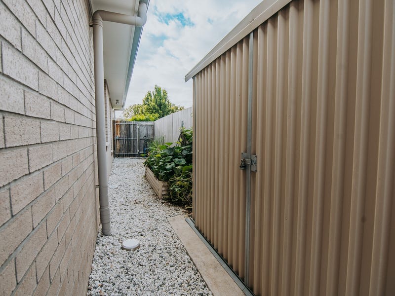 Smart  Modern Family Home 17