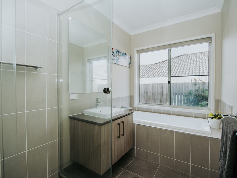 Smart  Modern Family Home 20