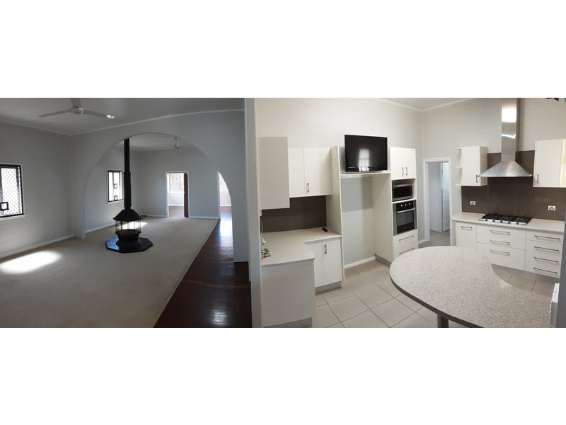 Split-level renovated Queenslander with office 11