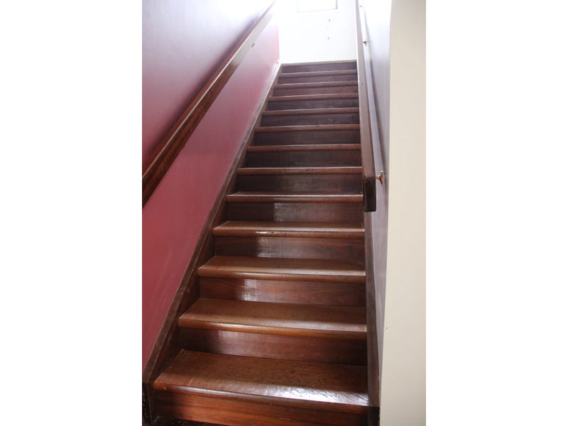 Split-level renovated Queenslander with office 25