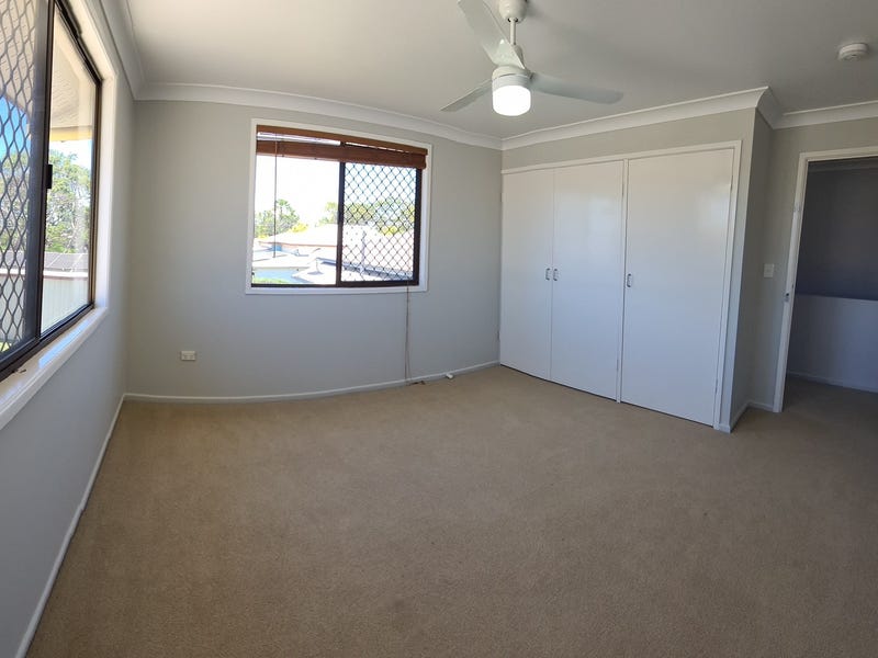 Split-level renovated Queenslander with office 26