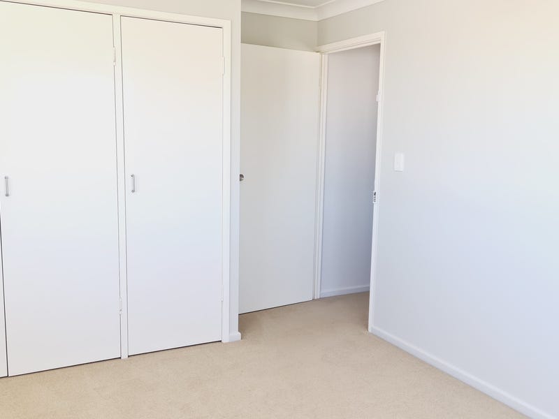 Split-level renovated Queenslander with office 27
