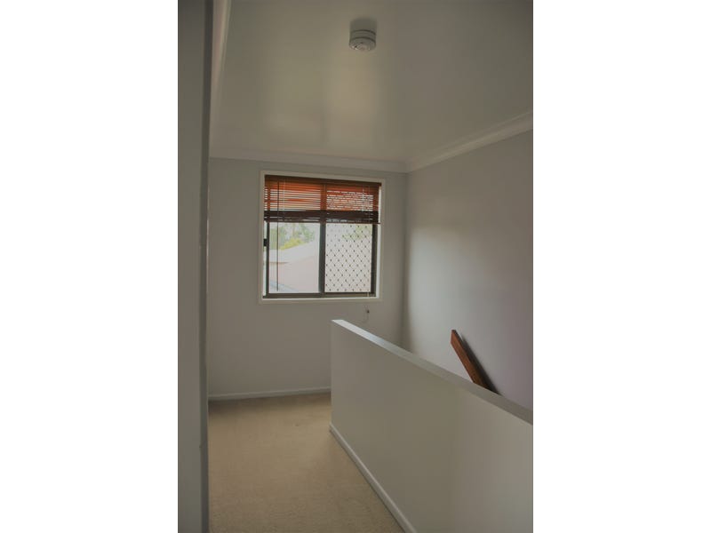Split-level renovated Queenslander with office 28