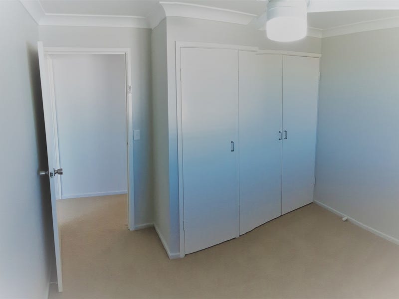 Split-level renovated Queenslander with office 31