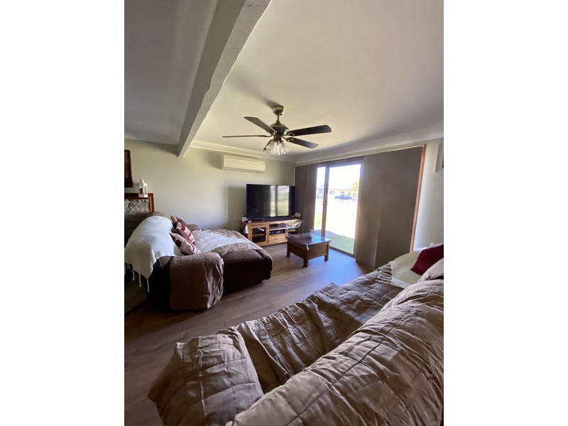 Four Bedroom Brick Home 10