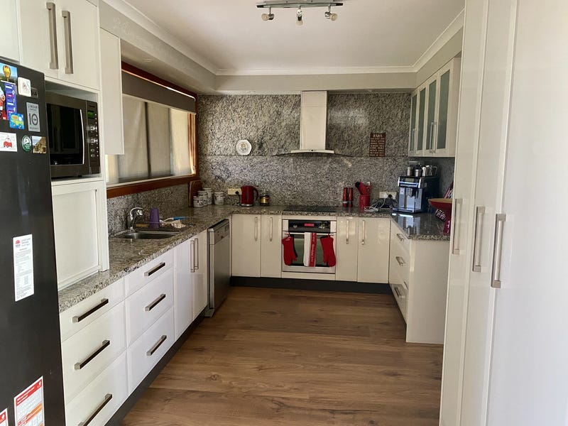 Four Bedroom Brick Home 15