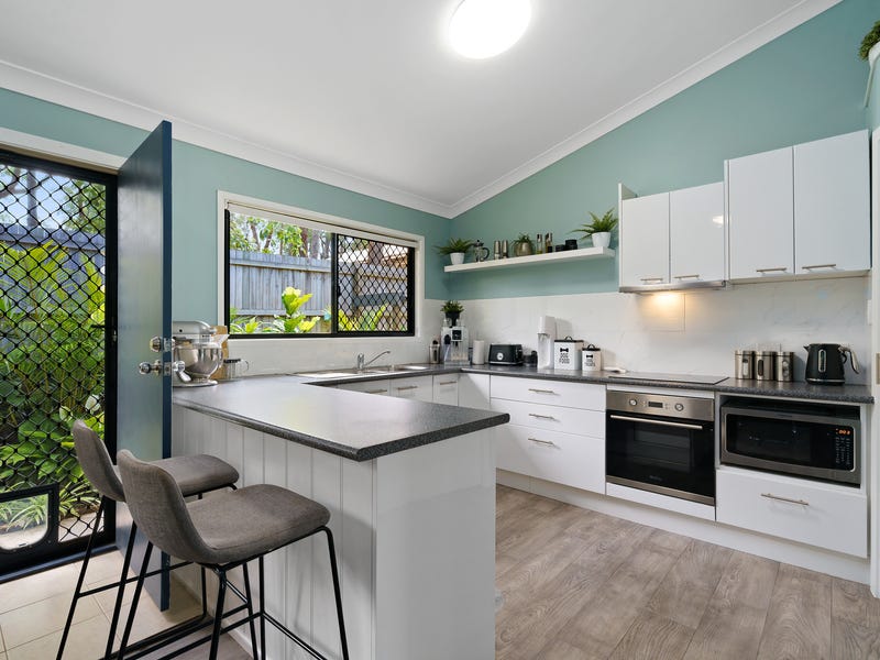 MANICURED GARDENS…. Immaculate Modern Home, 5