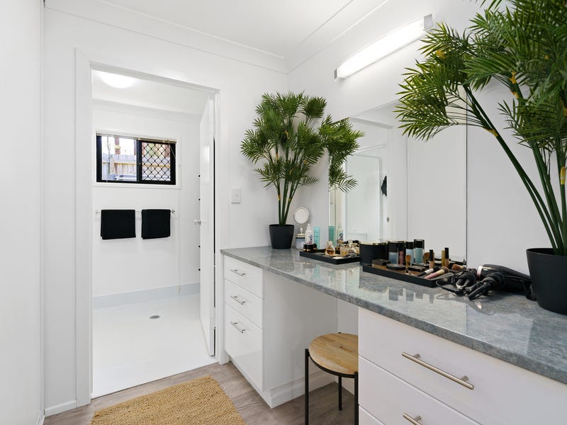 MANICURED GARDENS…. Immaculate Modern Home, 10