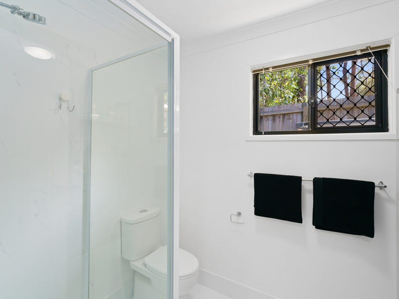 MANICURED GARDENS…. Immaculate Modern Home, 11