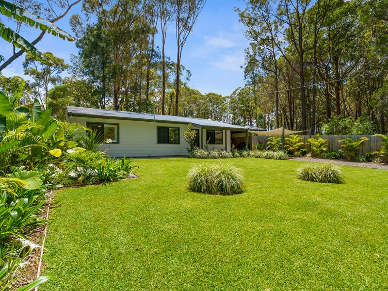 MANICURED GARDENS…. Immaculate Modern Home, 17