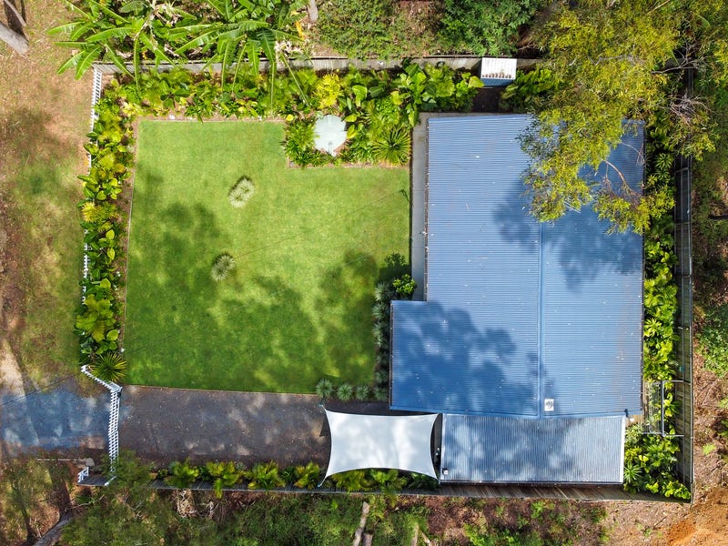 MANICURED GARDENS…. Immaculate Modern Home, 21