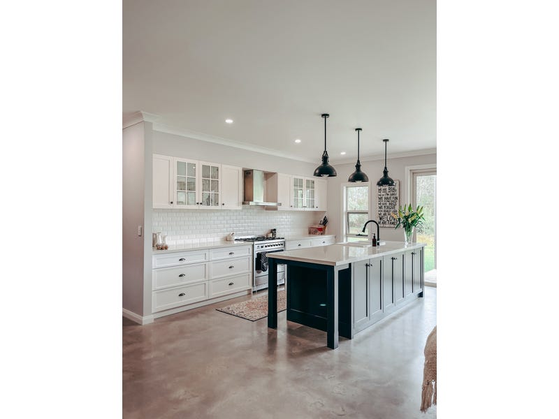 PRICE GUIDE: $1.8 – $2.2M