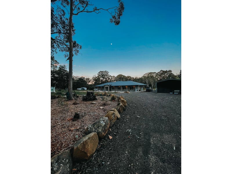 PRICE GUIDE: $1.8 – $2.2M 3