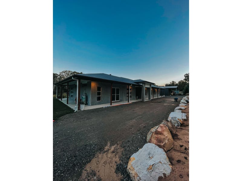 PRICE GUIDE: $1.8 – $2.2M 4