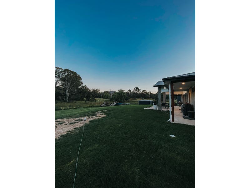 PRICE GUIDE: $1.8 – $2.2M 5