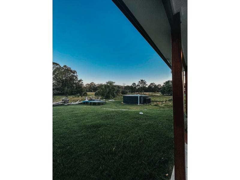PRICE GUIDE: $1.8 – $2.2M 8