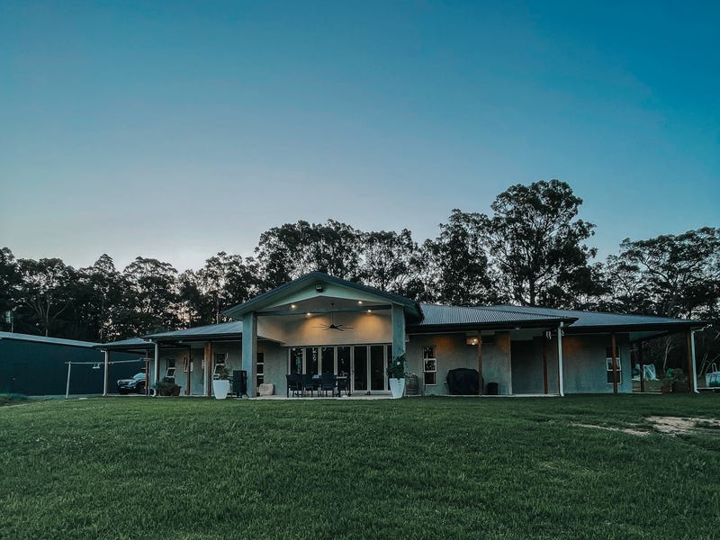 PRICE GUIDE: $1.8 – $2.2M 9