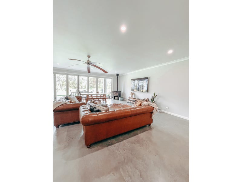 PRICE GUIDE: $1.8 – $2.2M 12
