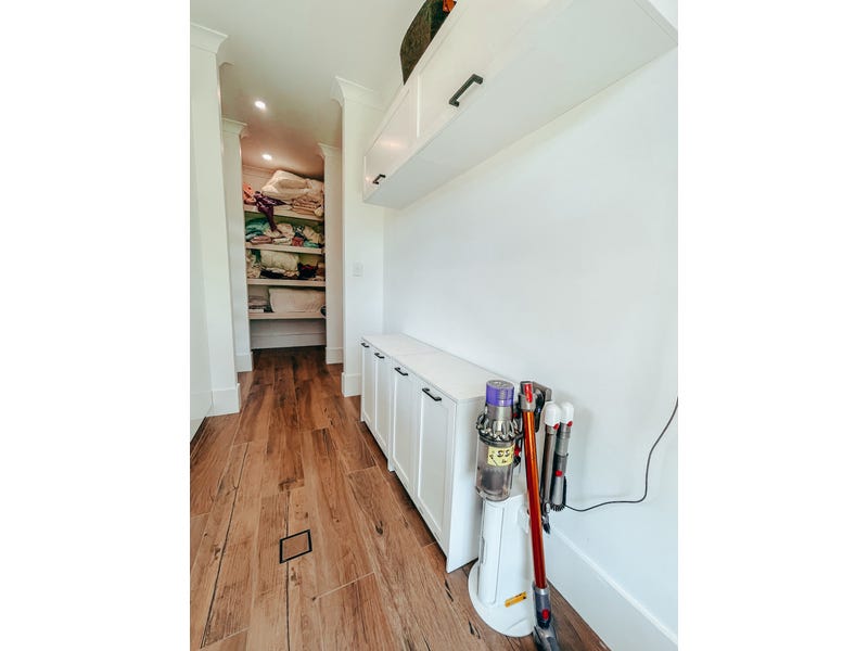 PRICE GUIDE: $1.8 – $2.2M 14