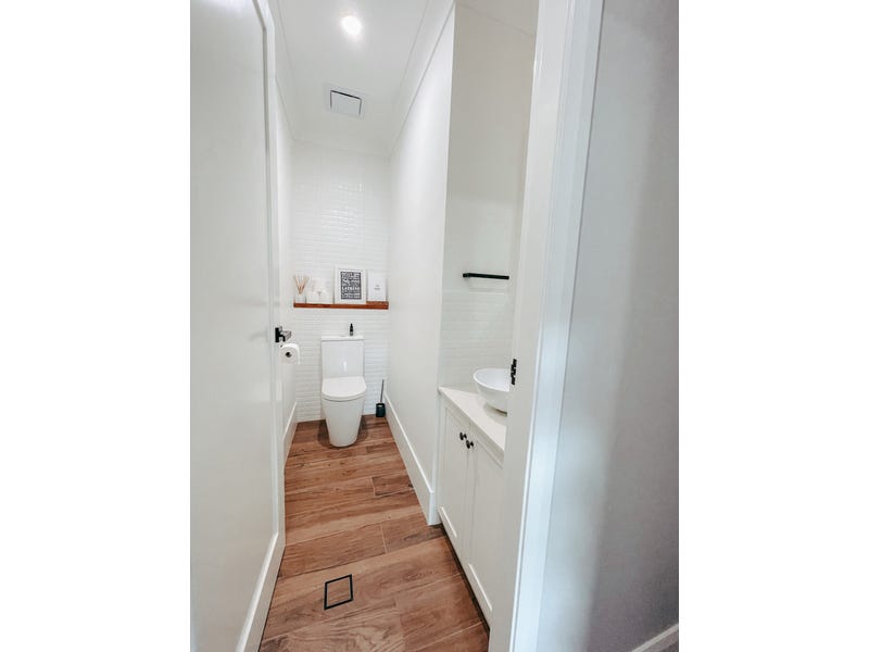 PRICE GUIDE: $1.8 – $2.2M 15