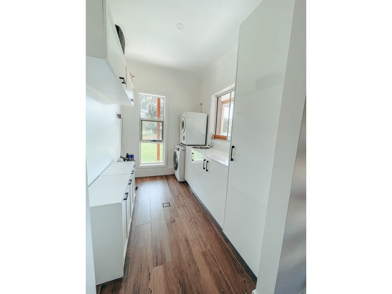 PRICE GUIDE: $1.8 – $2.2M 16