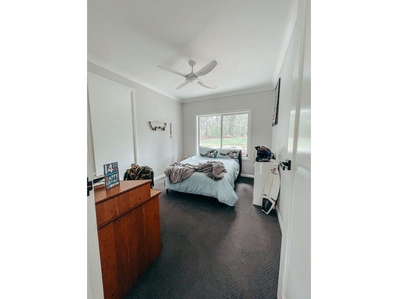 PRICE GUIDE: $1.8 – $2.2M 18