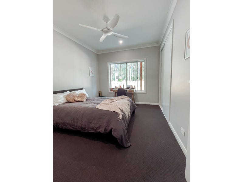 PRICE GUIDE: $1.8 – $2.2M 21