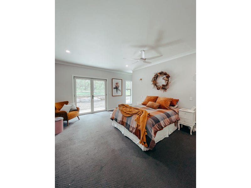 PRICE GUIDE: $1.8 – $2.2M 23