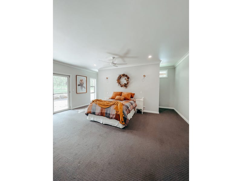PRICE GUIDE: $1.8 – $2.2M 24