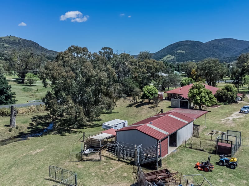 PEACEFUL RURAL FAMILY HOME 9