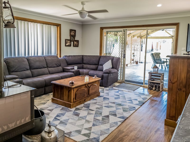 PEACEFUL RURAL FAMILY HOME 10