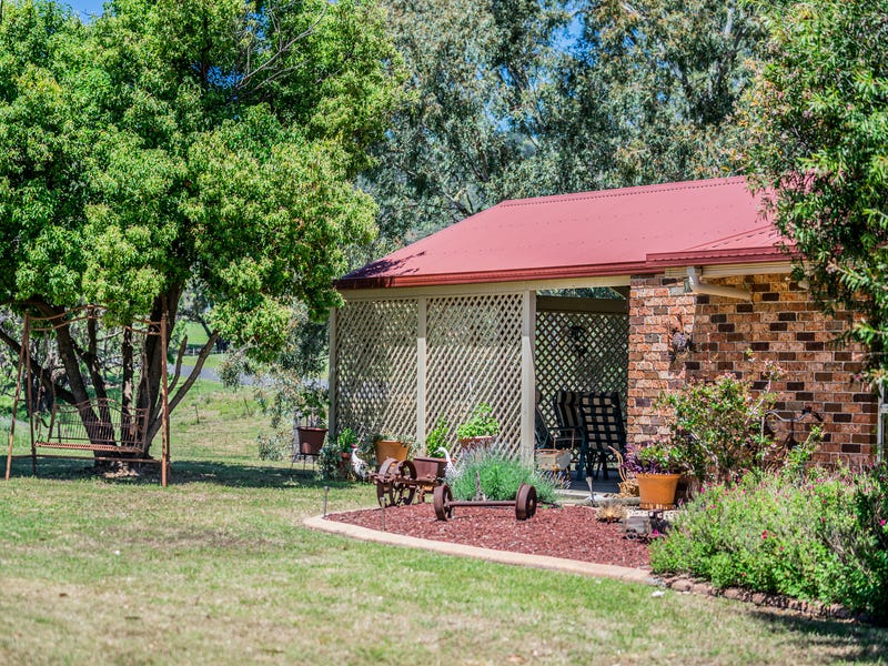 PEACEFUL RURAL FAMILY HOME 24
