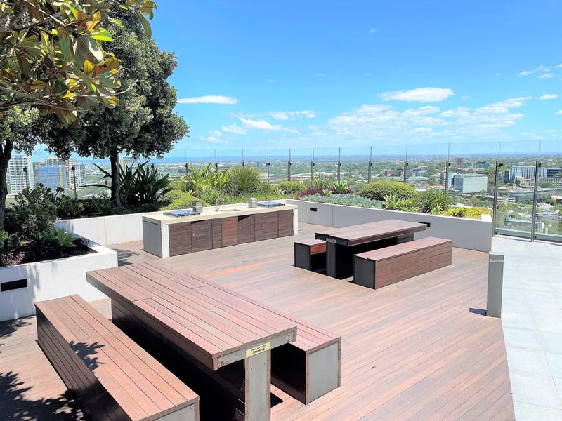 Sub Penthouse – 3 bedrooms, 17