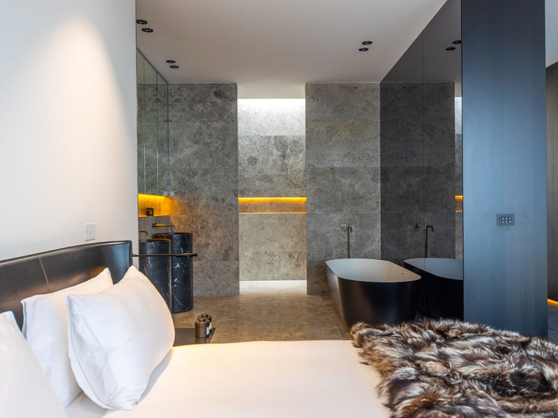 Penthouse on the Peninsula 11