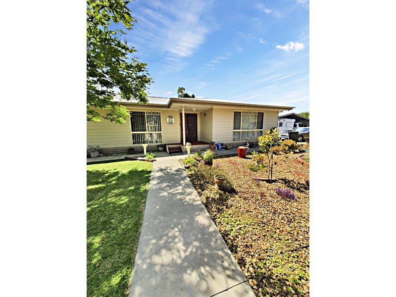 UNDER OFFER             GIPPSLAND LAKES – 3 BEDROOM HOME IN NEWLANDS ARM ON 1,229 M2.