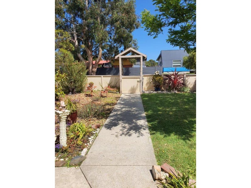 UNDER OFFER    3