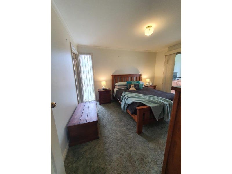 UNDER OFFER    10