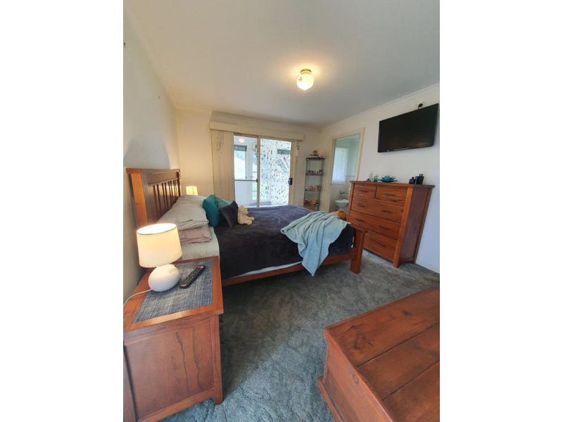 UNDER OFFER    11