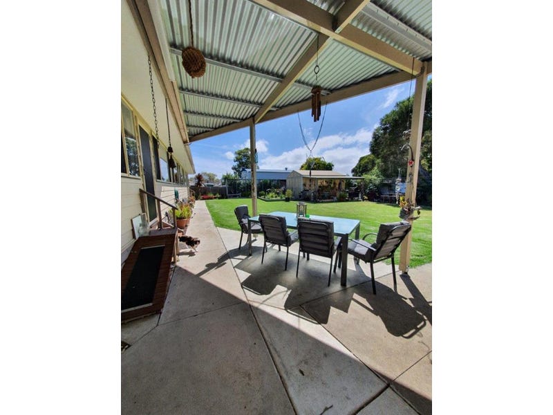 UNDER OFFER    25