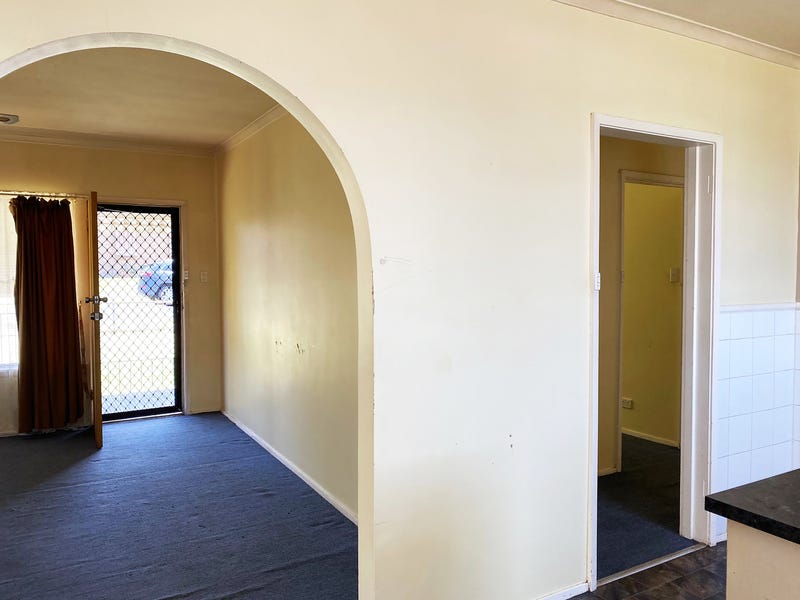3-BEDROOMS CLOSE TO PUBLIC TRANSPORT 4