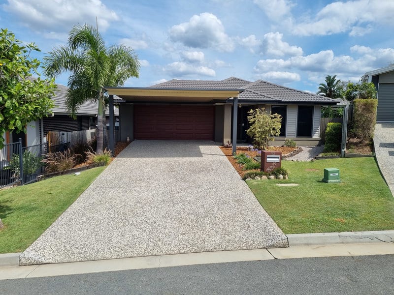 Immaculate 3 Bedroom Home in Quiet Location. Easy access to Brisbane and Gold Coast.