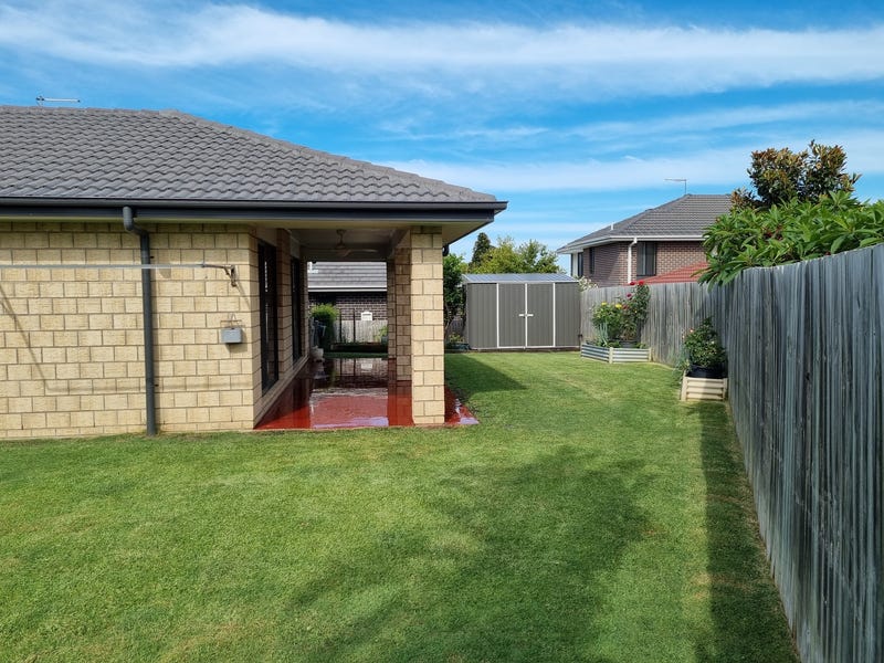 Immaculate 3 Bedroom Home in 7