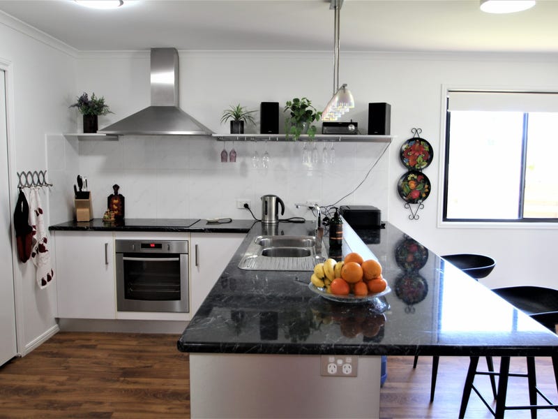 SEASIDE PARADISE –  SOLD! 3