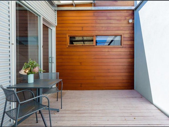 Under contract – Offers 3