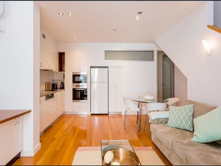Under contract – Offers 7