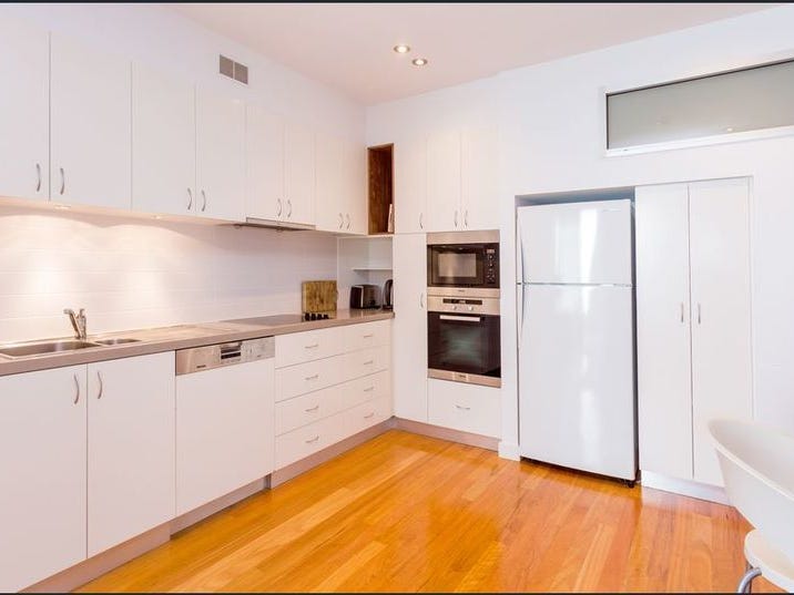 Under contract – Offers 8