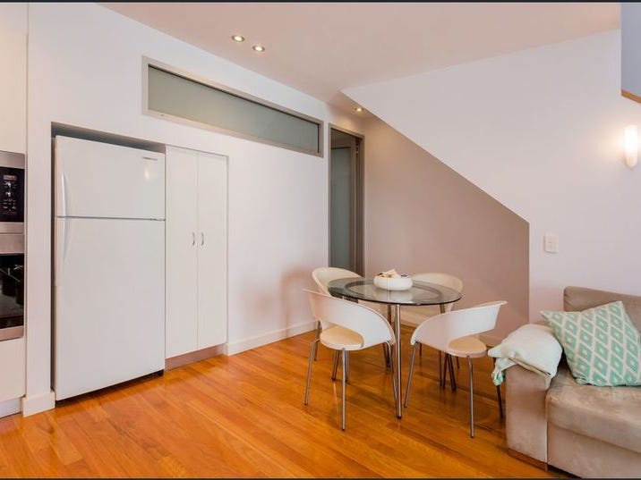 Under contract – Offers 9