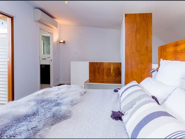 Under contract – Offers 12
