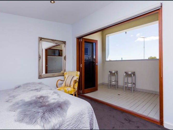 Under contract – Offers 13